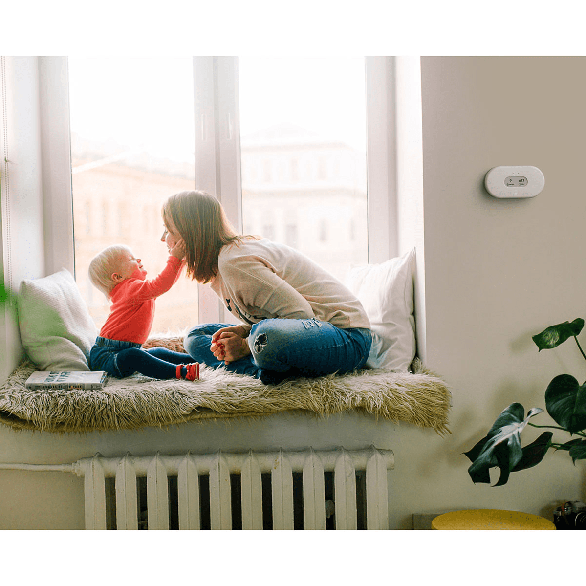 Airthings View Plus Radon & Air Quality Monitor - Lifestyle 4