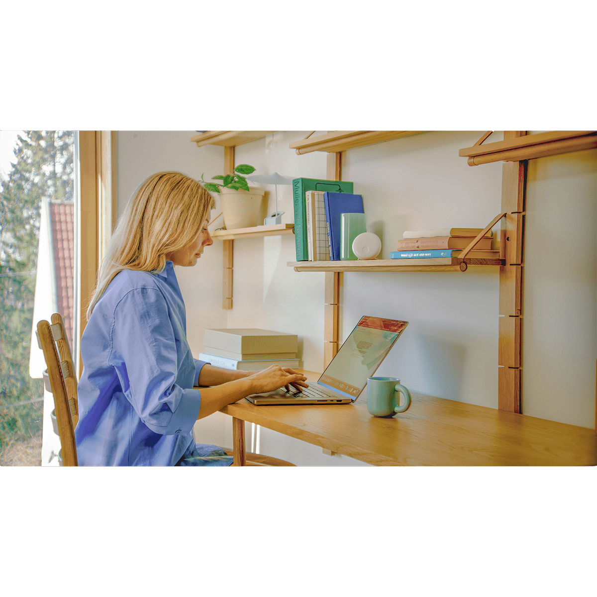 Airthings Wave Enhance Indoor Air Quality Monitor - Lifestyle 1