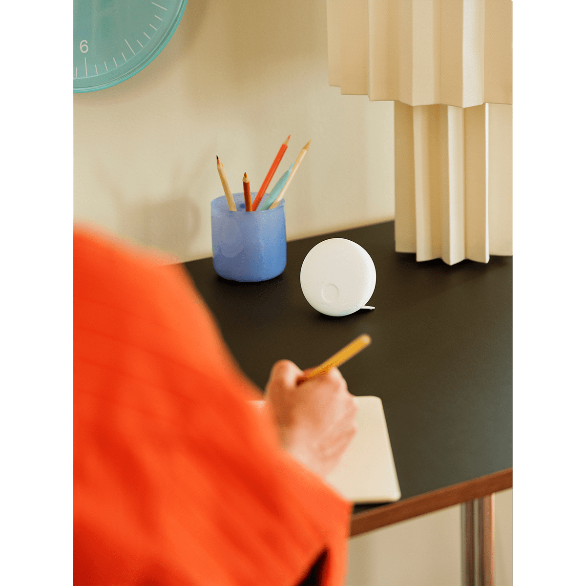 Airthings Wave Enhance Indoor Air Quality Monitor - Lifestyle 4