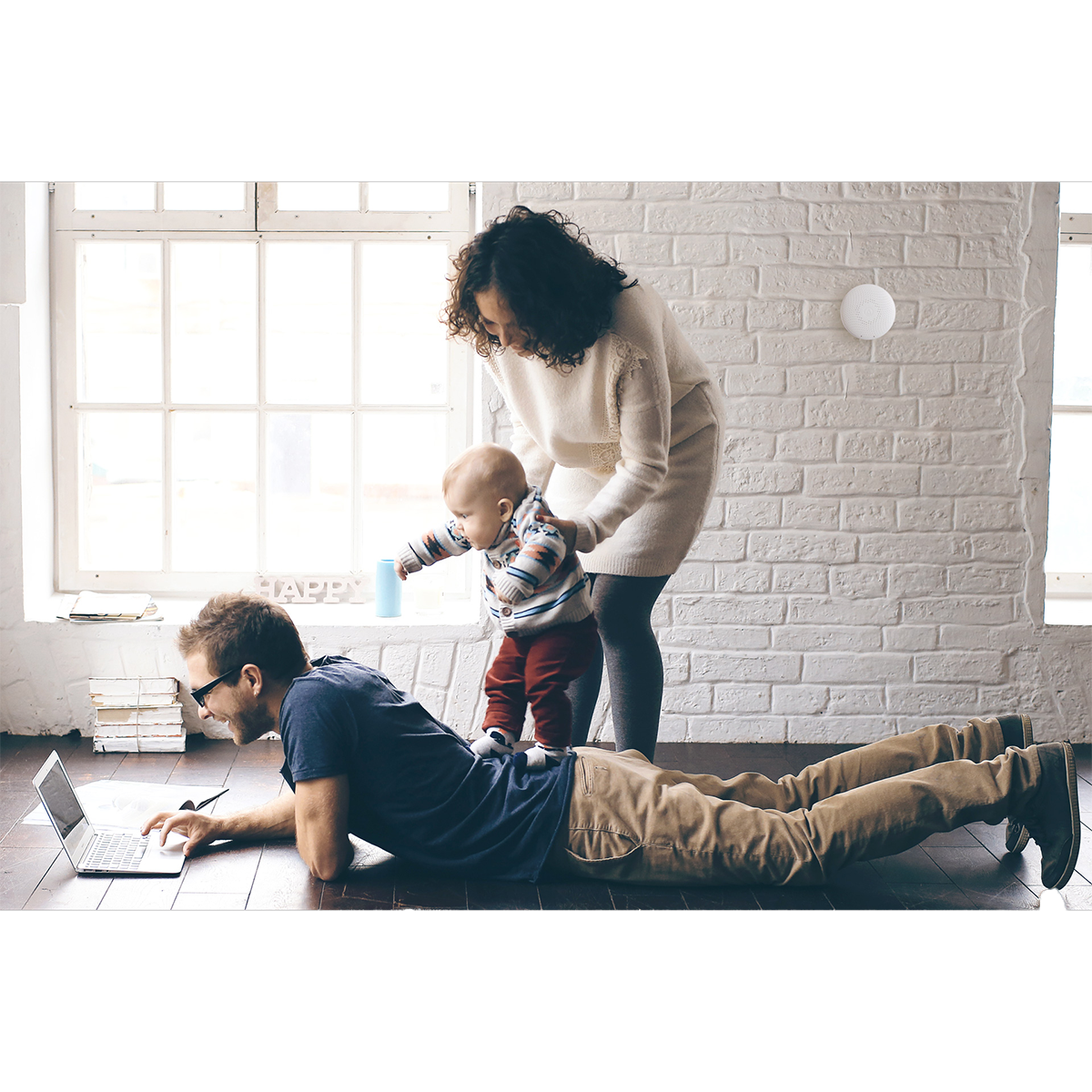 Airthings Wave Plus Smart Indoor Air Quality Monitor + Radon Detection - Lifestyle 4