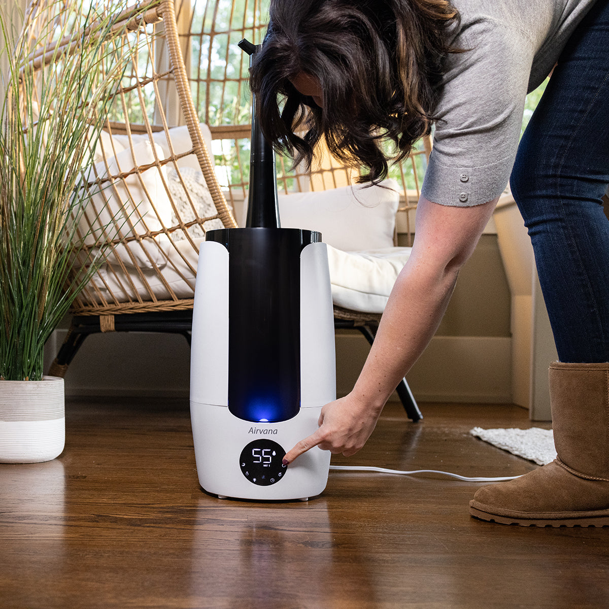 Airvana Aspire Av200Hum Ultrasonic Cool Mist Humidifier White Lifestyle 4