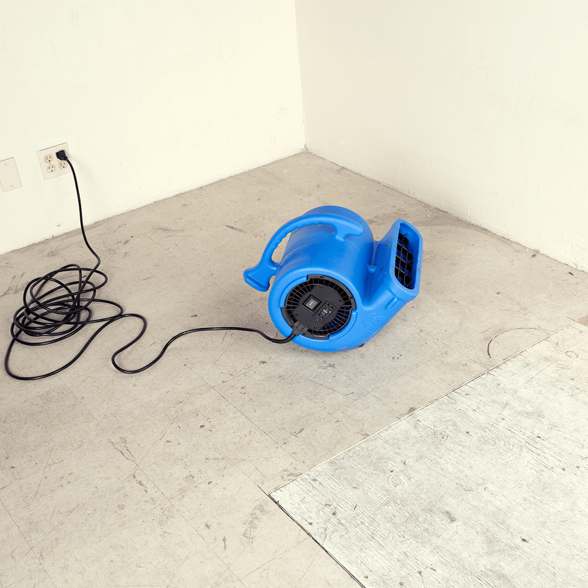 B-Air VP-33 Air Mover - Blue in Basement
