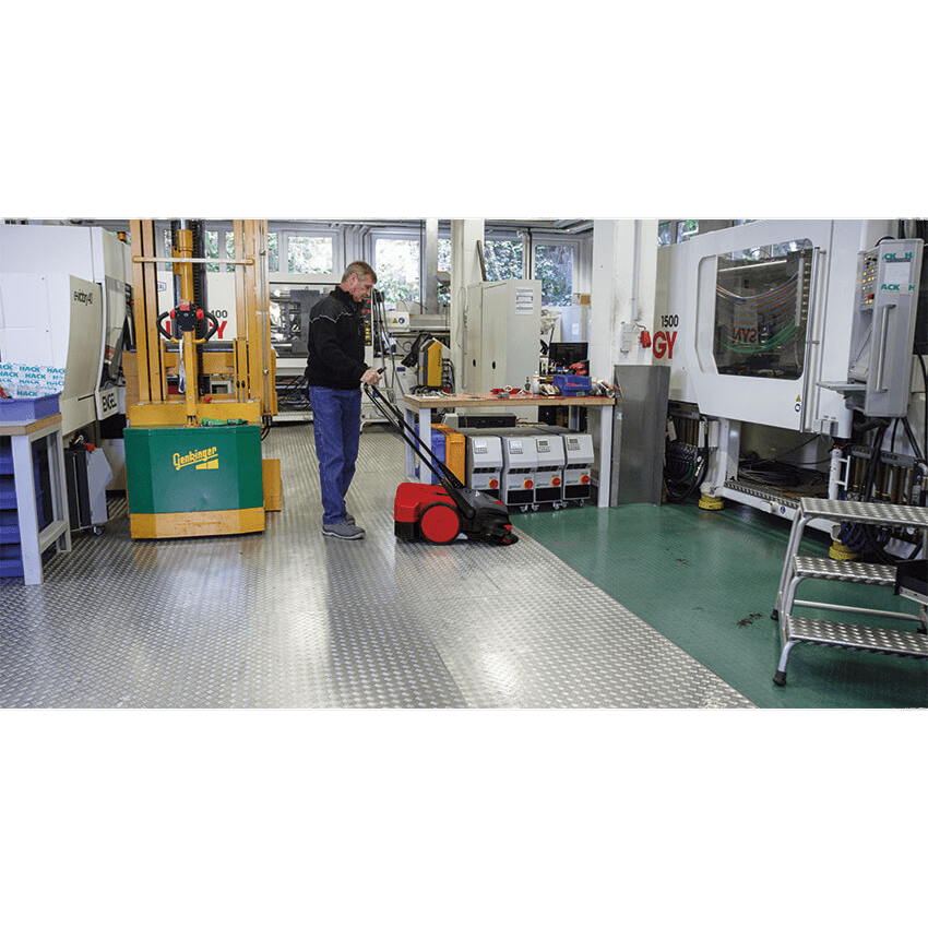 Bissell BigGreen Battery Operated Sweeper - Lifestyle 3