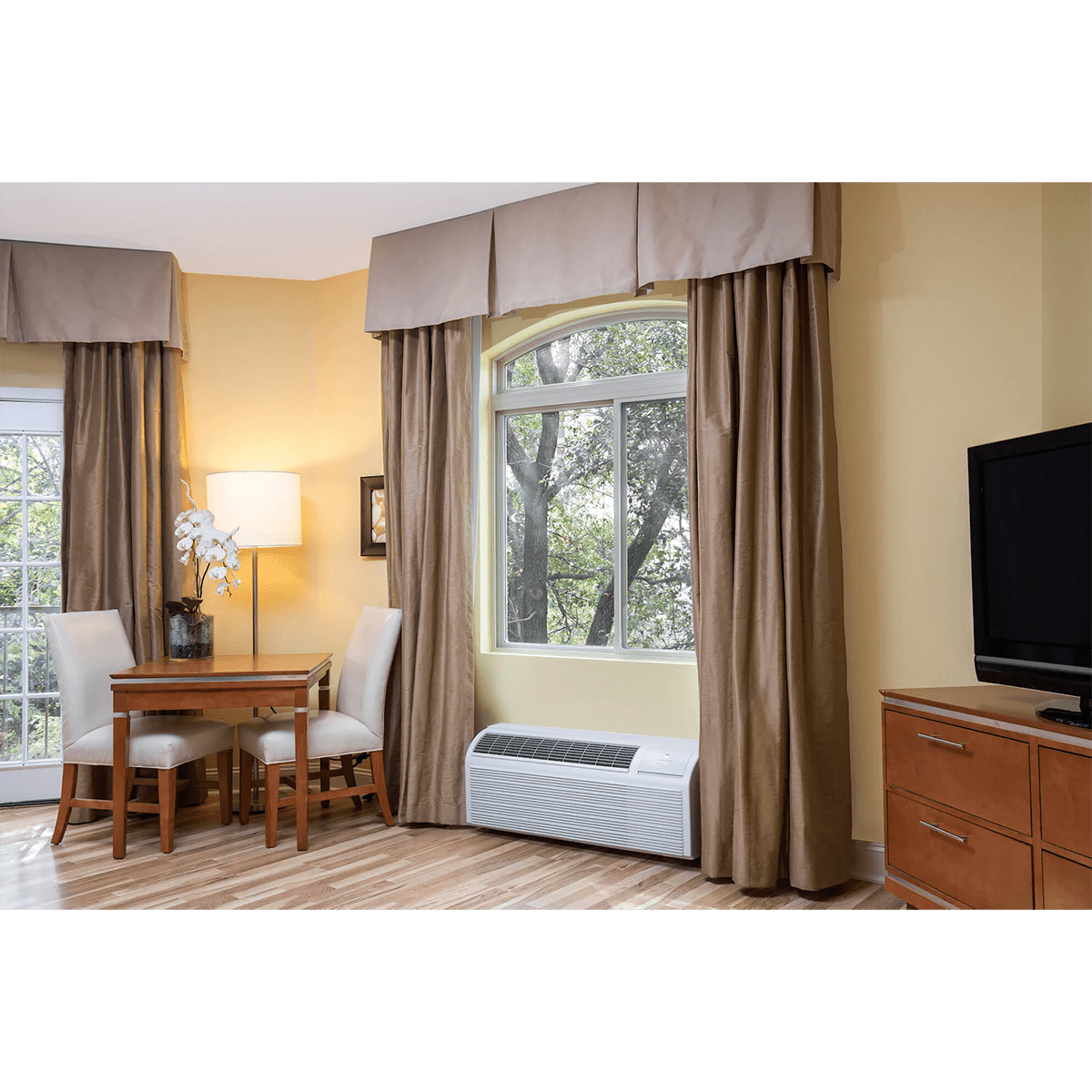 Friedrich 7,000 BTU ZoneAire Premier PTAC w/ Electric Heat - Lifestyle 2