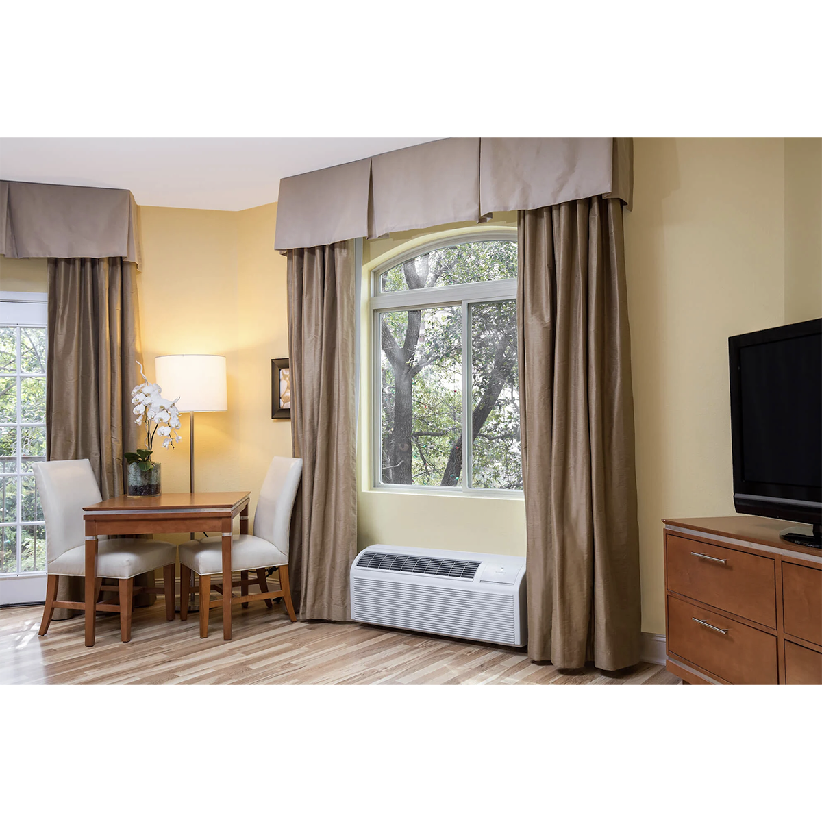 Friedrich 7,000 BTU ZoneAire Premier PTAC w/ Electric Heat - Lifestyle 2