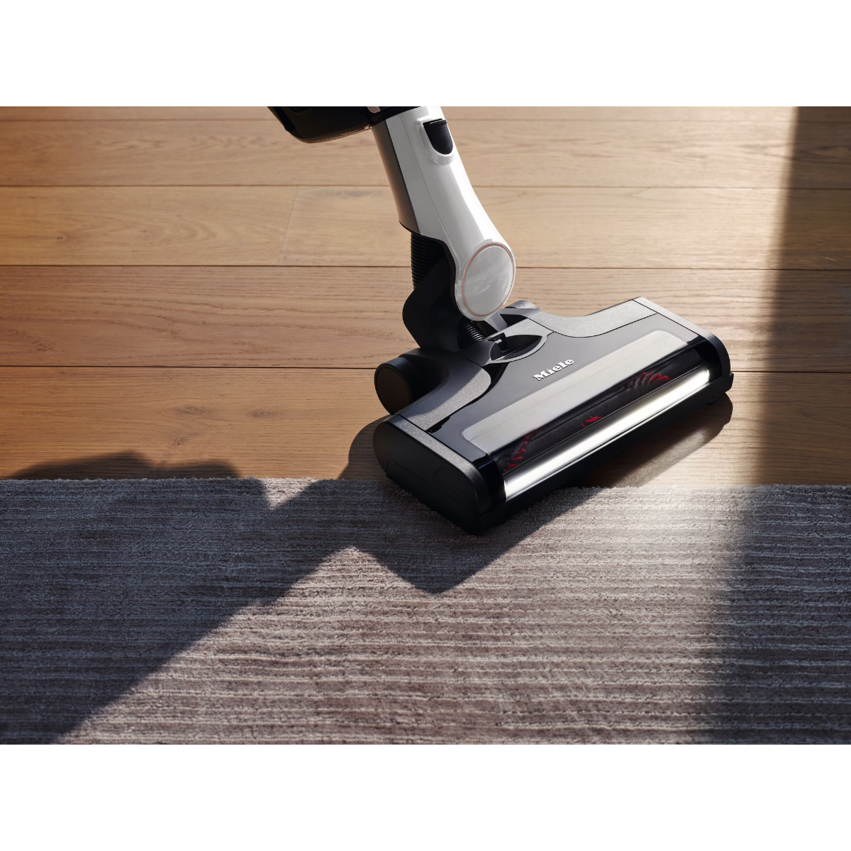 Miele Triflex HX2 Flash Cordless Stick Vacuum - Lifestyle 1
