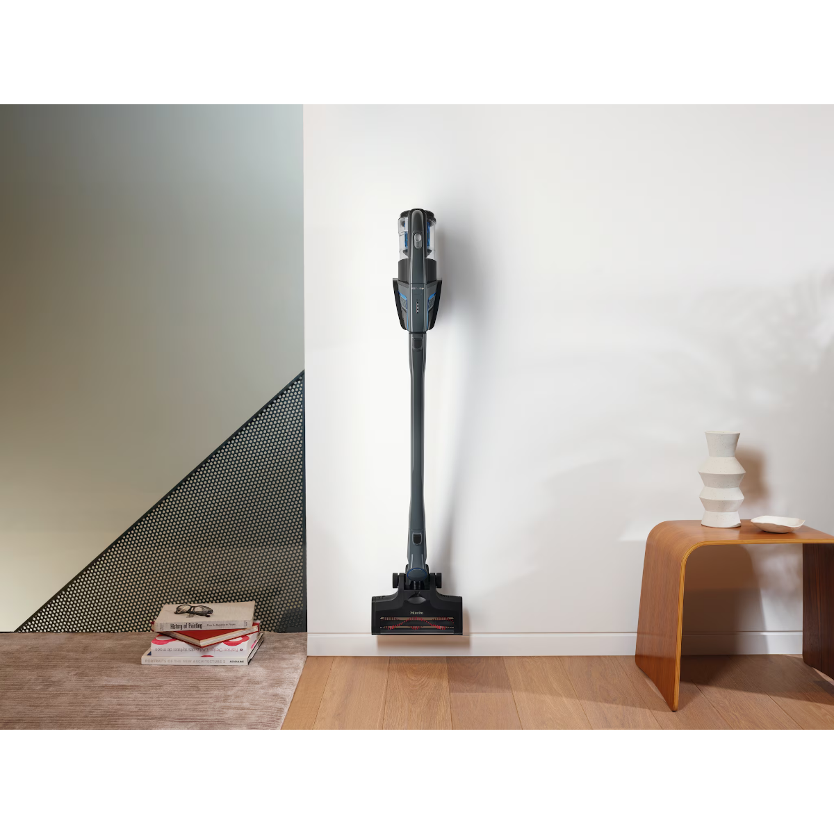 Miele TriFlex HX1 Facelift Cordless Stick Vacuum Graphite Grey - Lifestyle 3