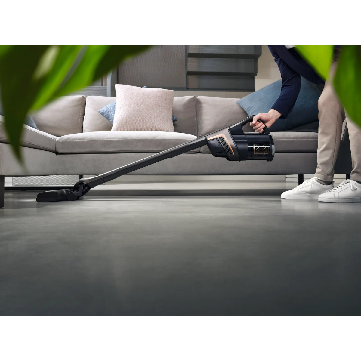 Miele Triflex HX2 Pro Infinity Cordless Stick Vacuum - Lifestyle 4