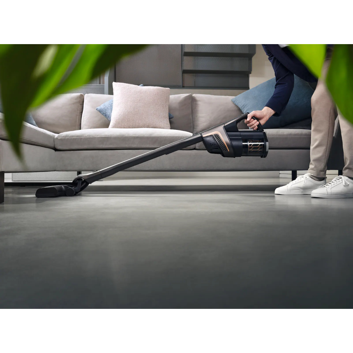 Miele Triflex HX2 SPRINTER Cordless Stick Vacuum Cleaner - Lifestyle 2