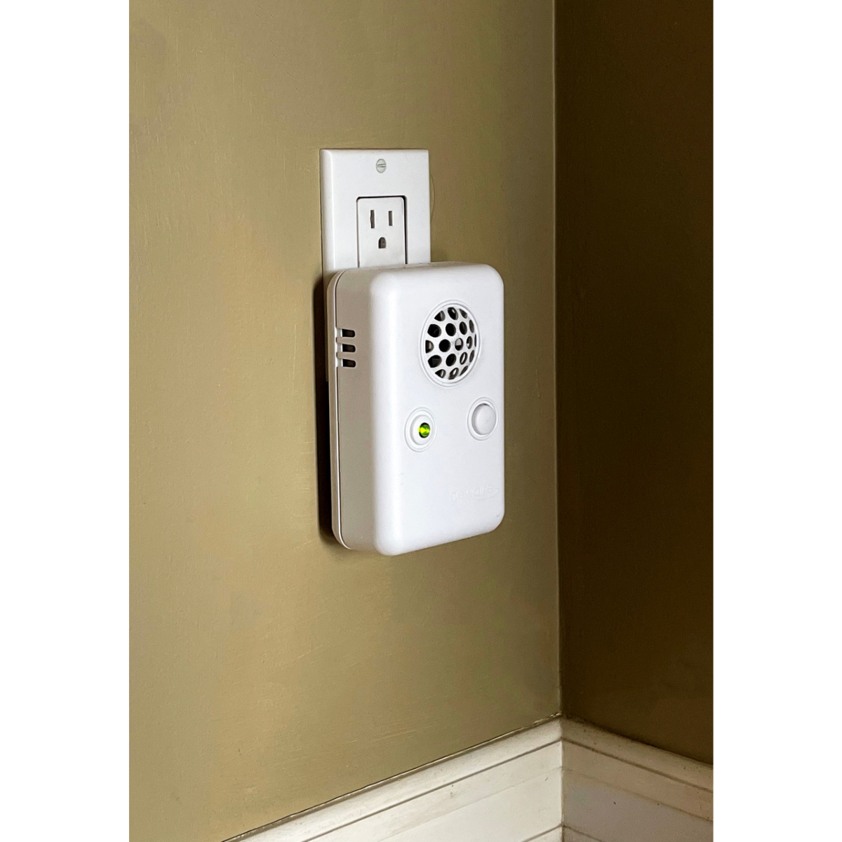 Newaire Plugin Electronic Deodorizer - Lifestyle 2