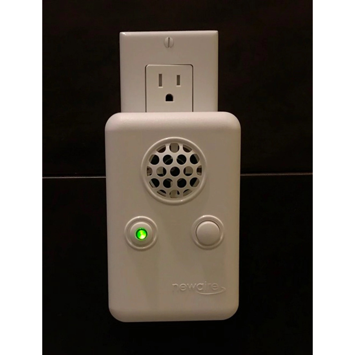 Newaire Plugin Electronic Deodorizer - Lifestyle 3
