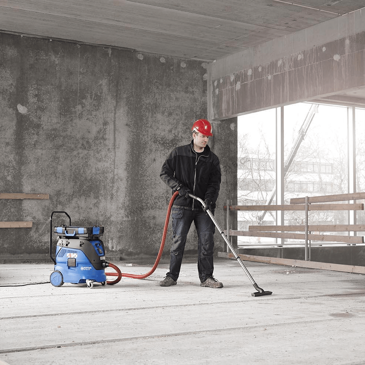 Nilfisk Attix 33-21 IC Wet/Dry Vacuum in Use