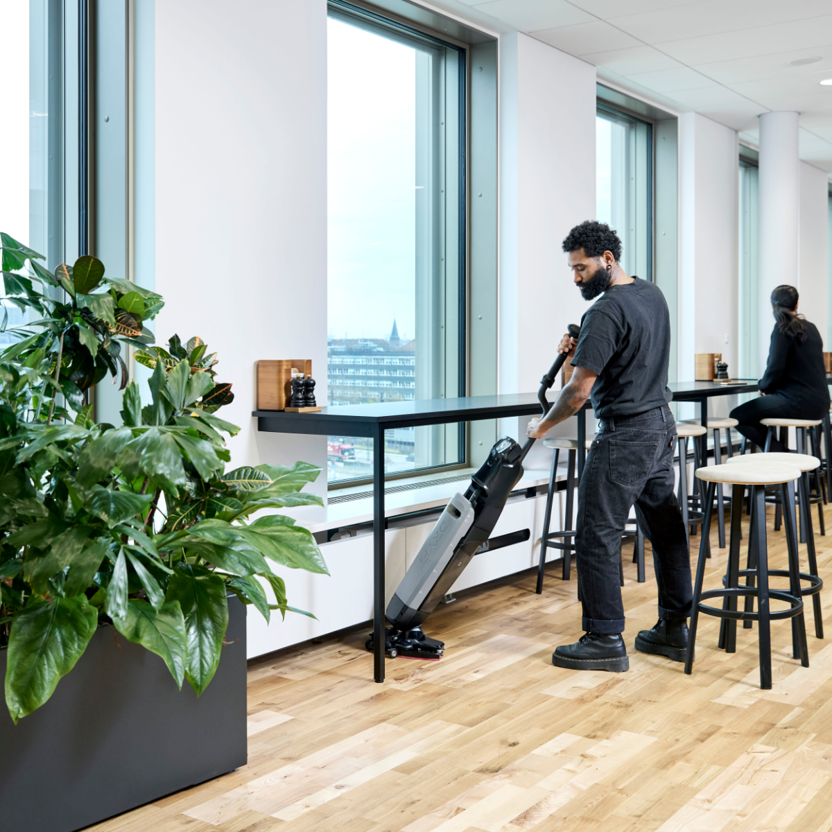 Nilfisk Dryft Micro Scrubber - Lifestyle 2