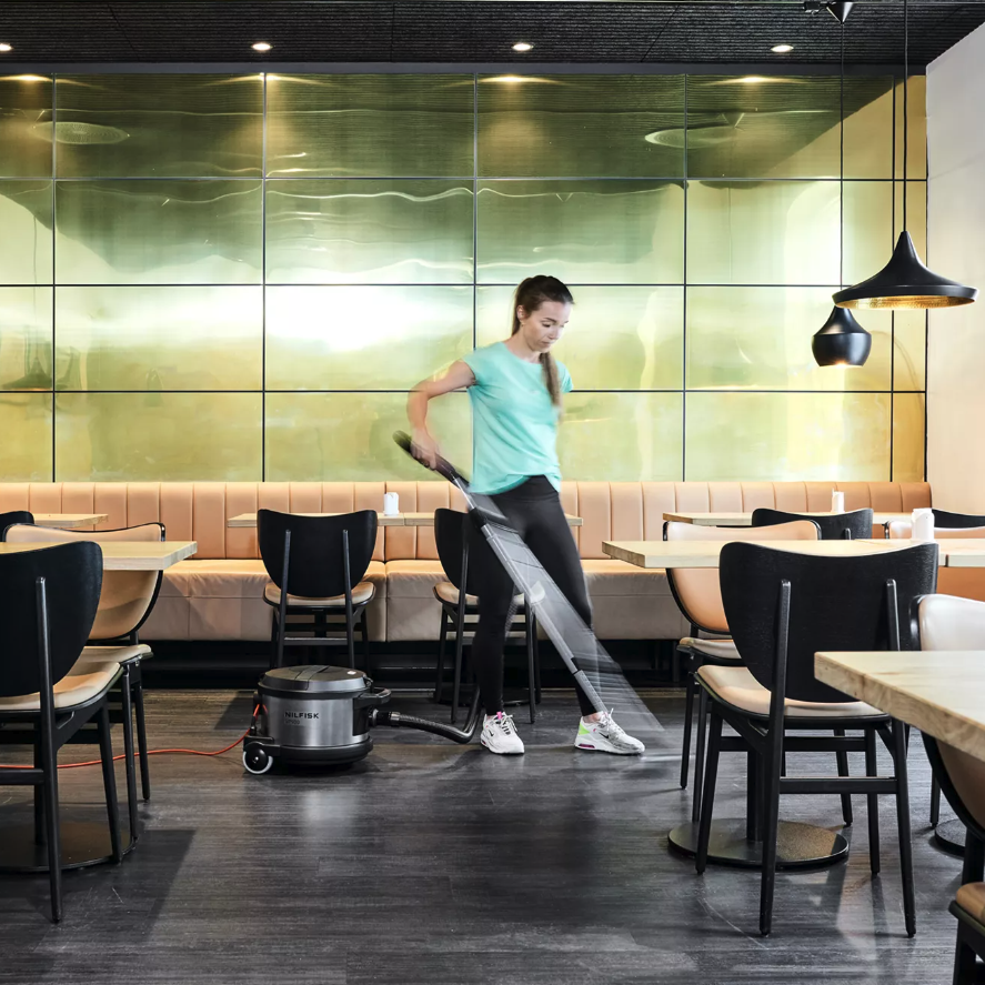 Nilfisk GD930 Pro Canister Industrial Vacuum - Infographic 1