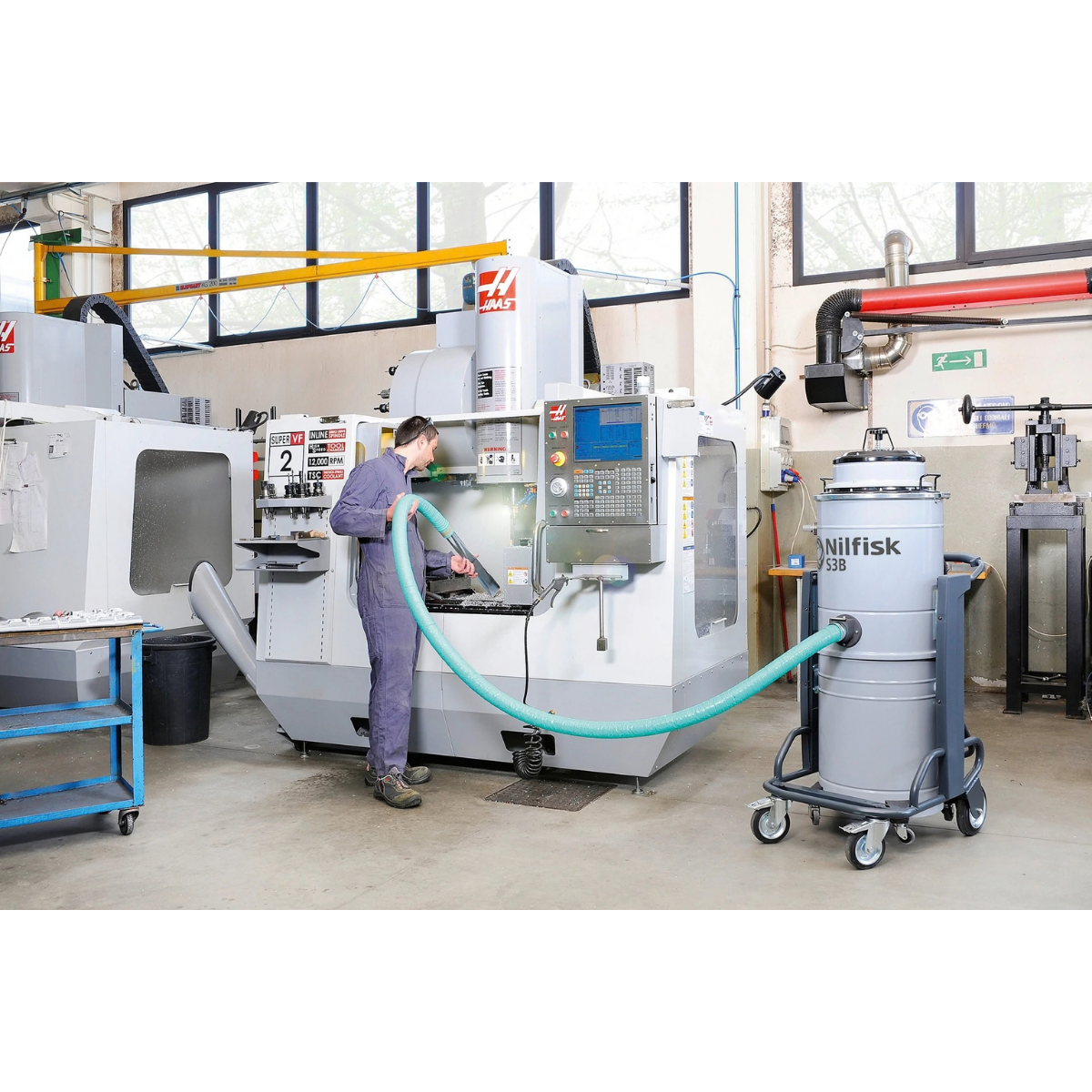 Nilfisk S3B All-in-One Wet/Dry Industrial Vacuum for Metalworking - Lifestyle 2