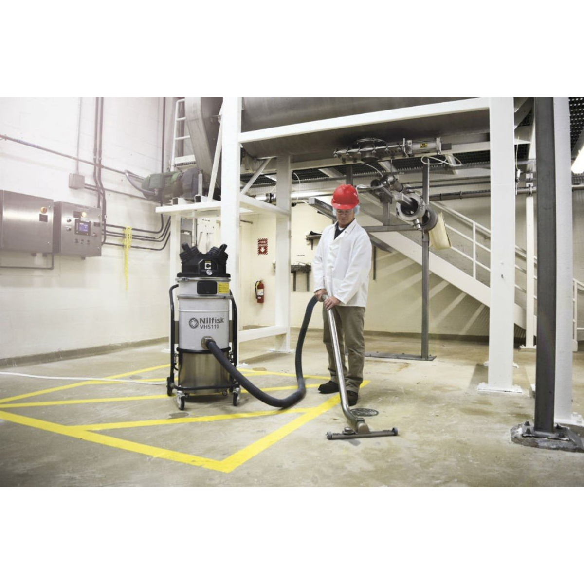 Nilfisk VHS110 C2D2 Combustible Dust Industrial Vacuum - Lifestyle 1