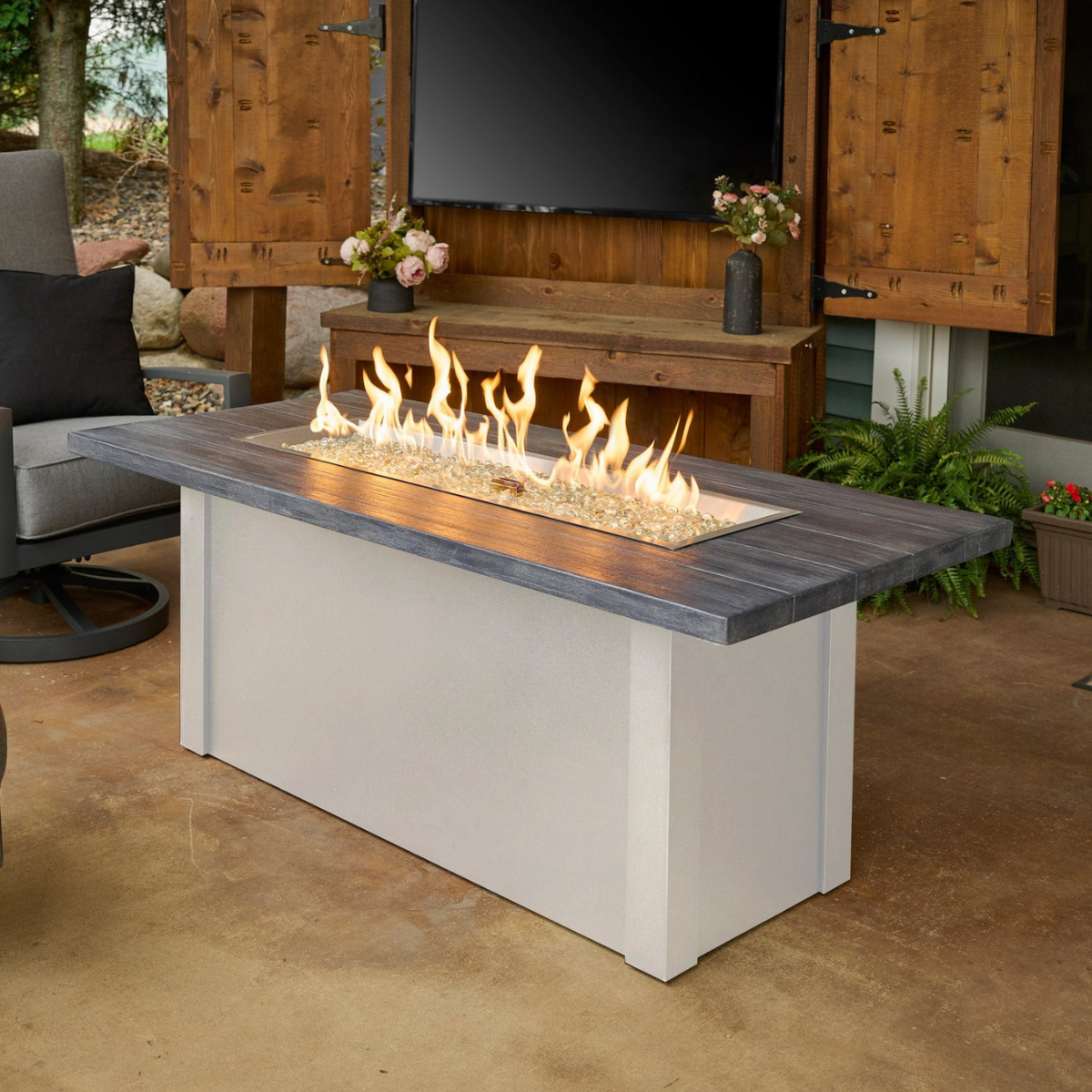 Outdoor Greatroom Havenwood with Carbon Grey Everblend Top Fire Table White - Lifestyle