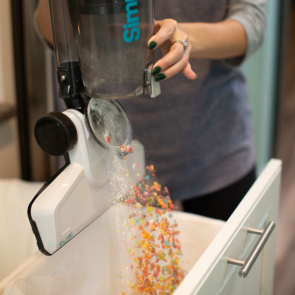 Simplicity Spiffy Broom Vacuum - emptying bin