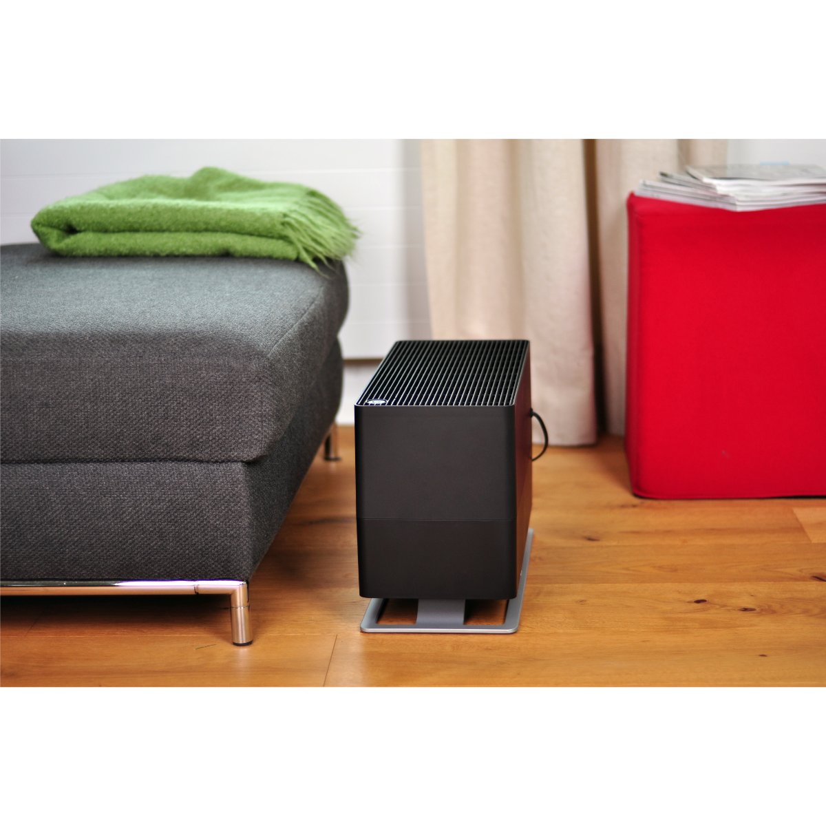 Stadler Form Oskar Big Evaporative Humidifier Black - Lifestyle 2