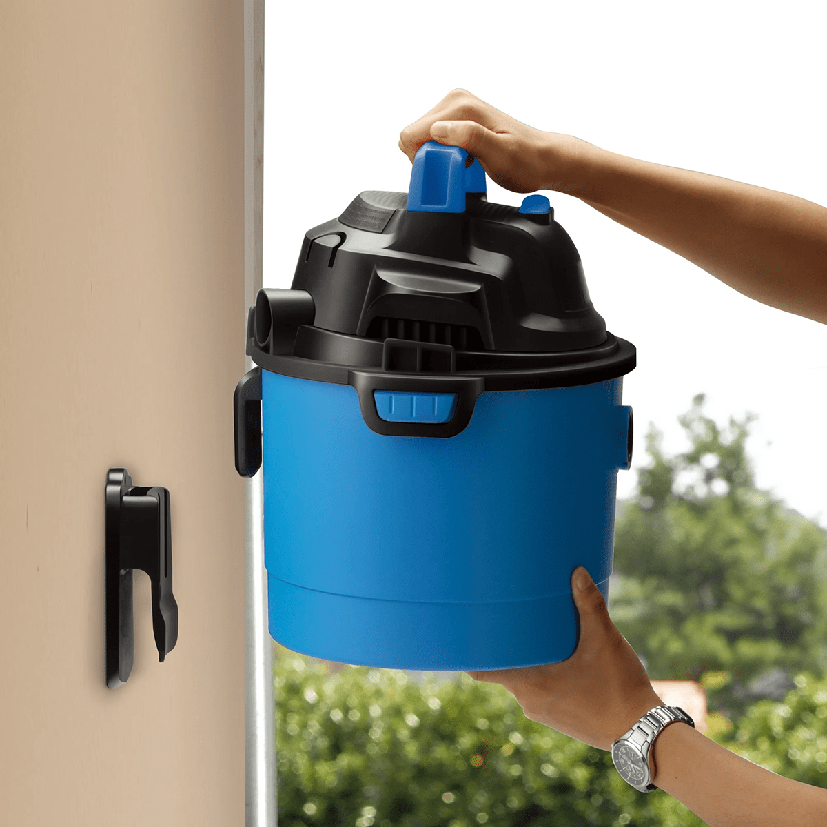 Vacmaster 2.5 Gallon Portable Wet/Dry Vacuum - Wall Mount