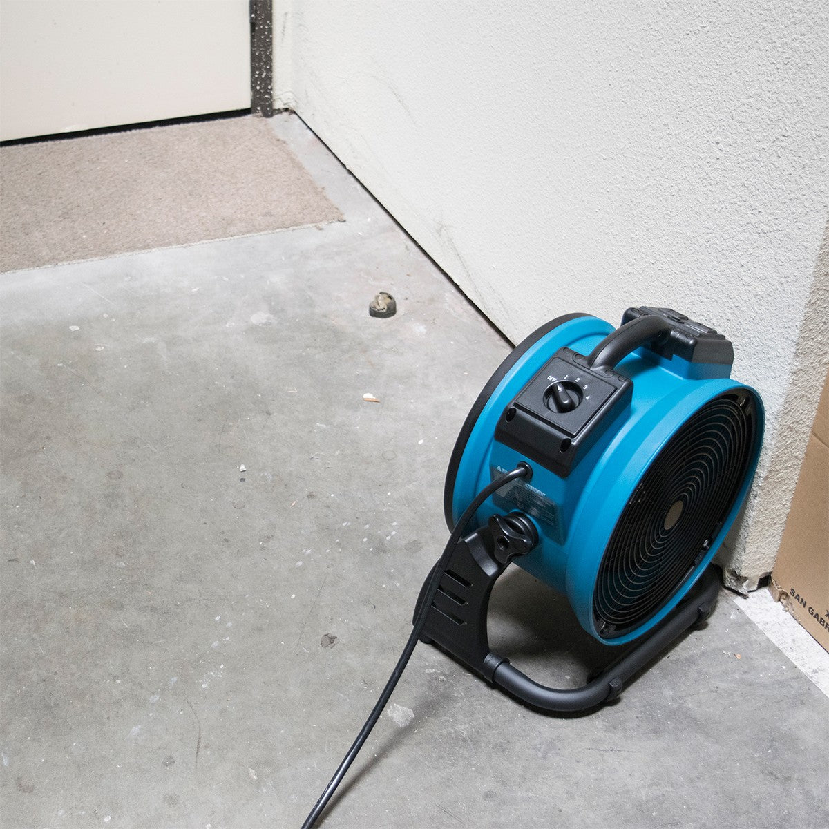 XPOWER 1300 CFM Industrial Axial Air Mover - Basement