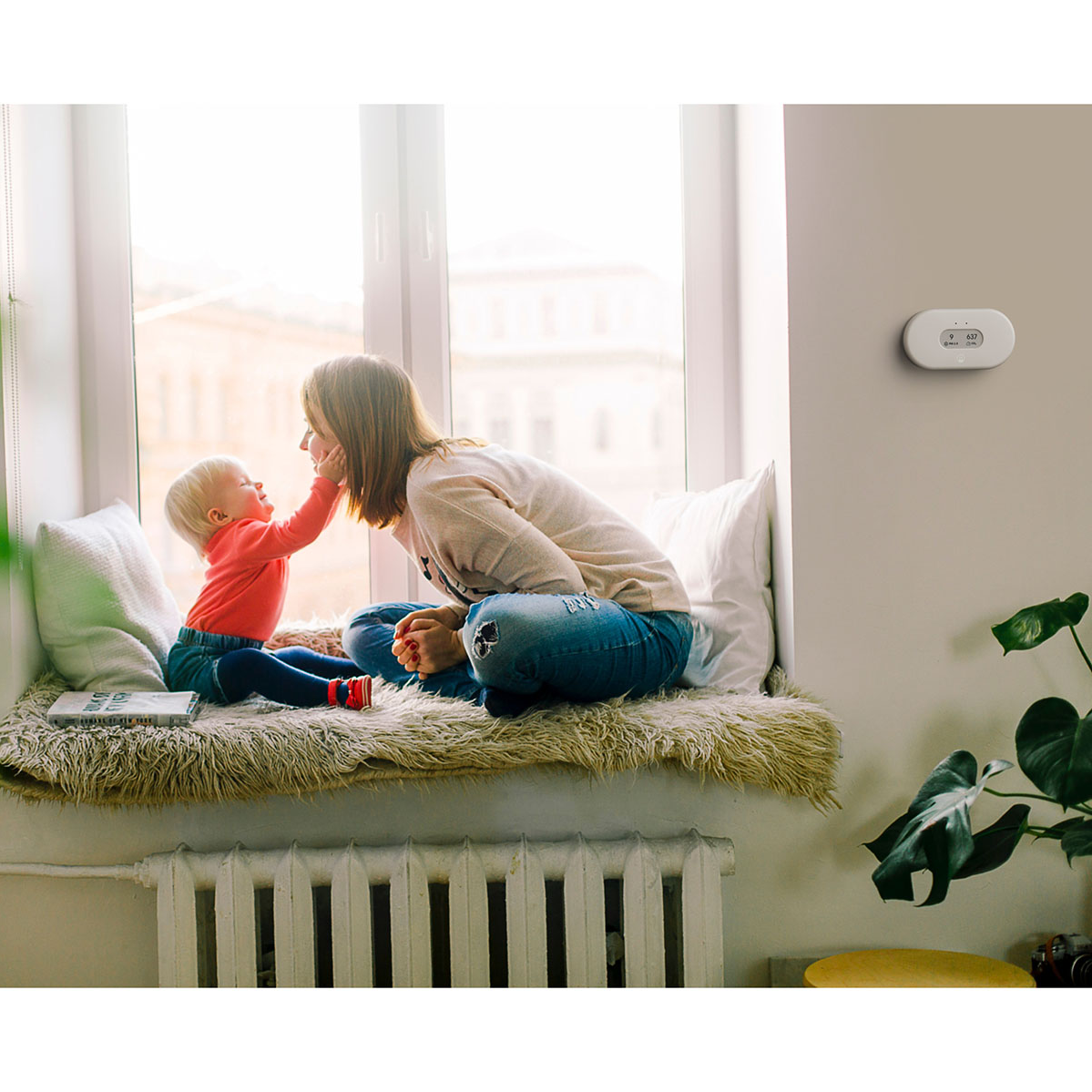 Airthings View Plus Radon & Air Quality Monitor - Lifestyle 4