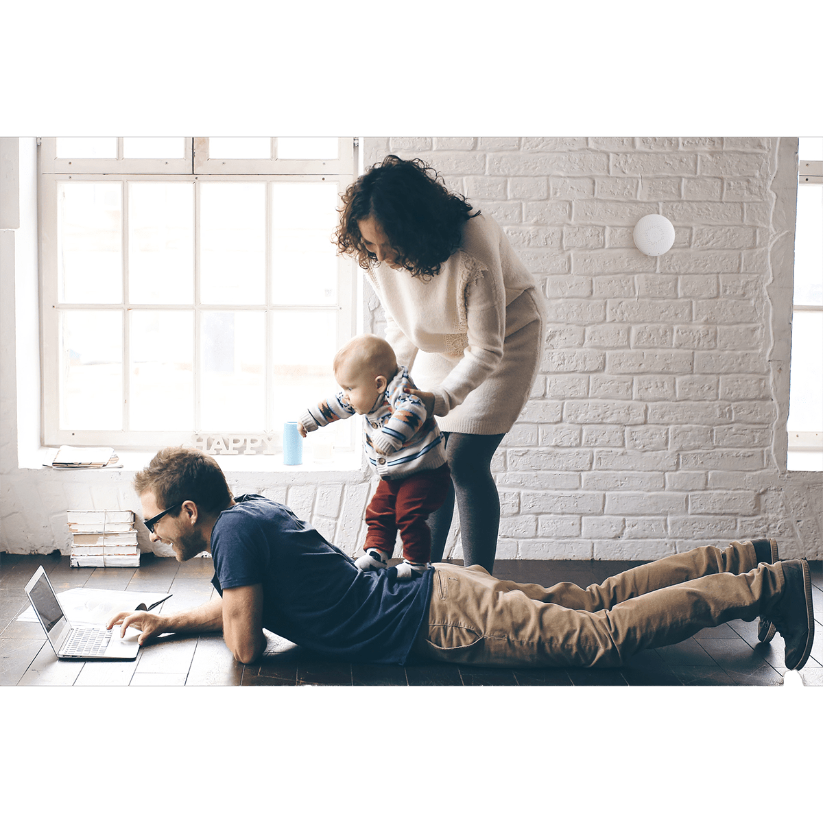 Airthings Wave Plus Smart Indoor Air Quality Monitor + Radon Detection - Lifestyle 4