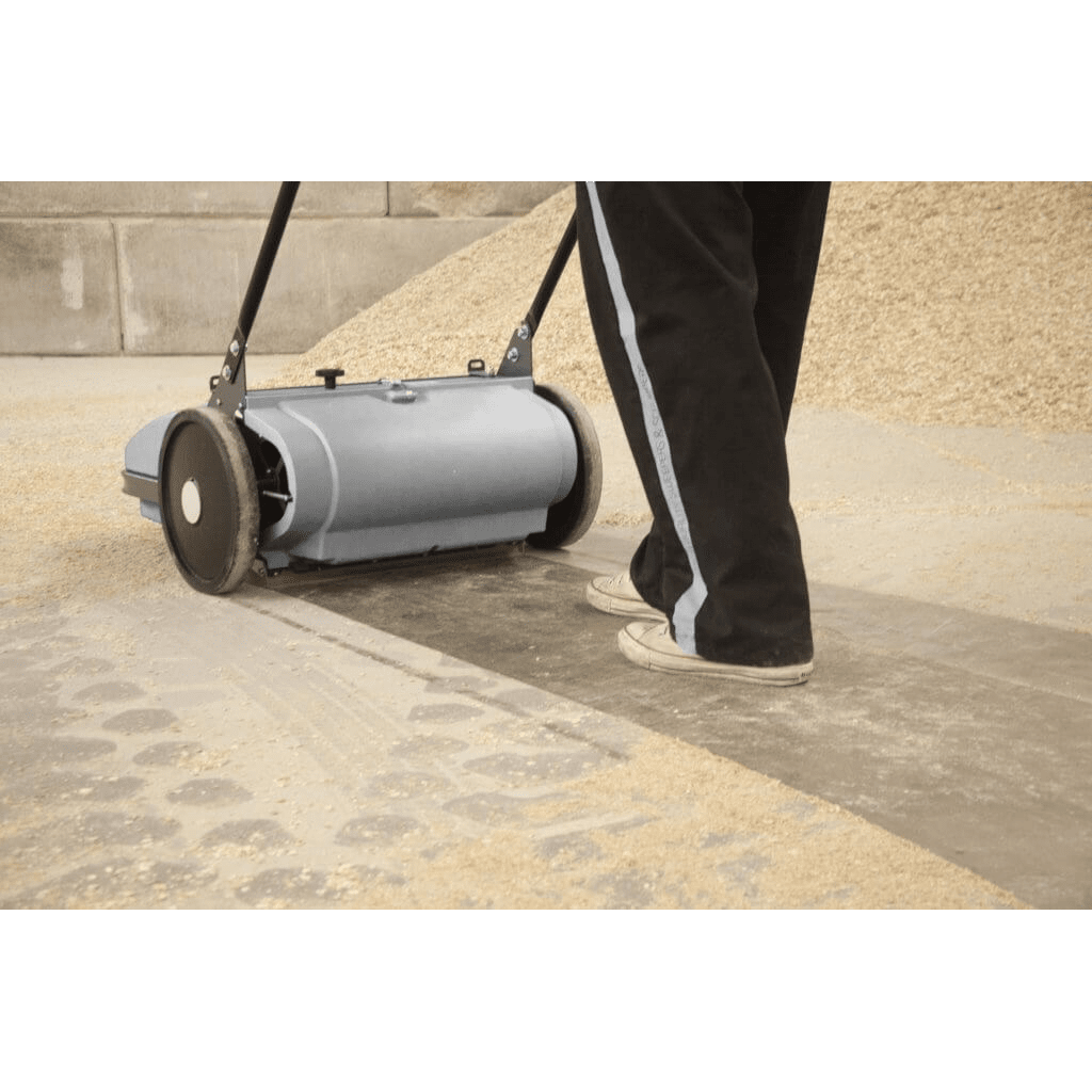 Bissell BigGreen Dust Free Suction Sweeper - Lifestyle 3