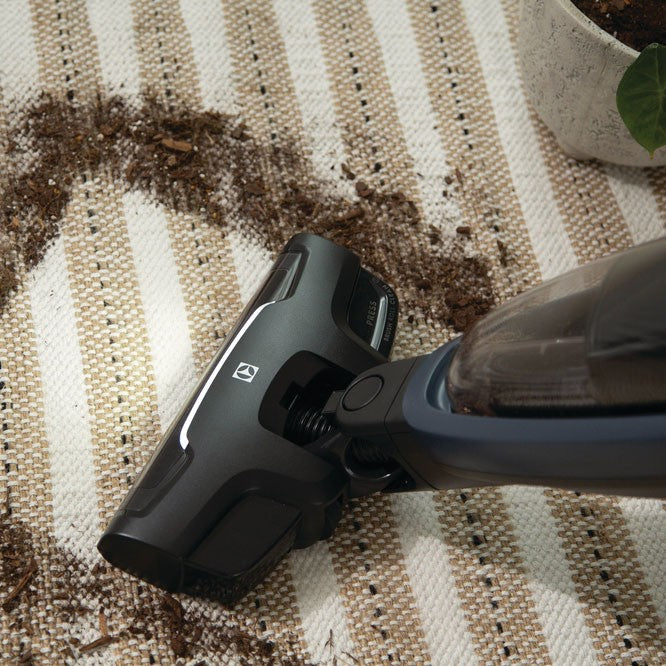 Electrolux WellQ7 2-in-1 Cordless Vacuum - Dirt Removal