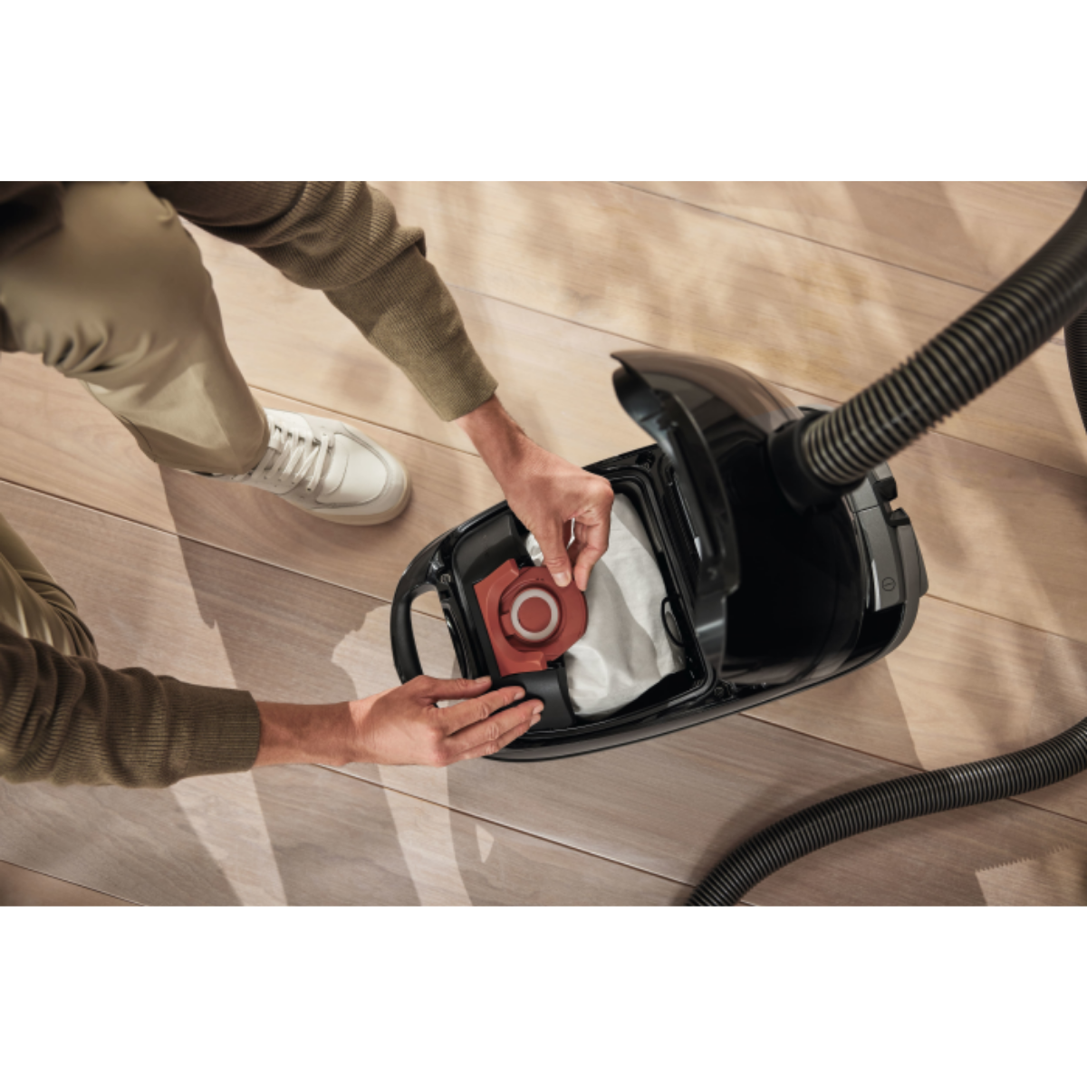 Miele M1 Cat & Dog Canister Vacuum Cleaner - Lifestyle 1