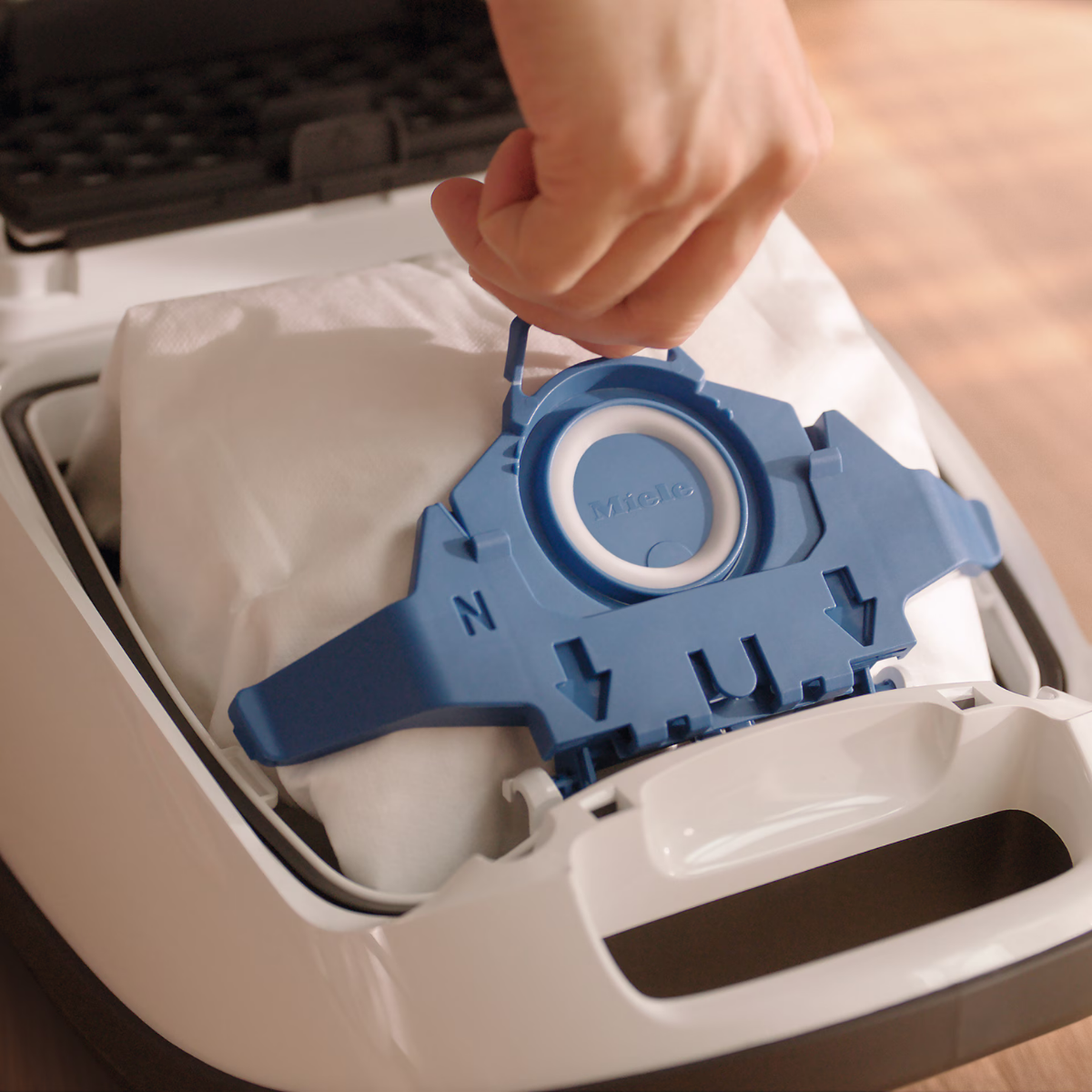 Miele XL-Pack HyClean Air GN Dustbags - Lifestyle 1