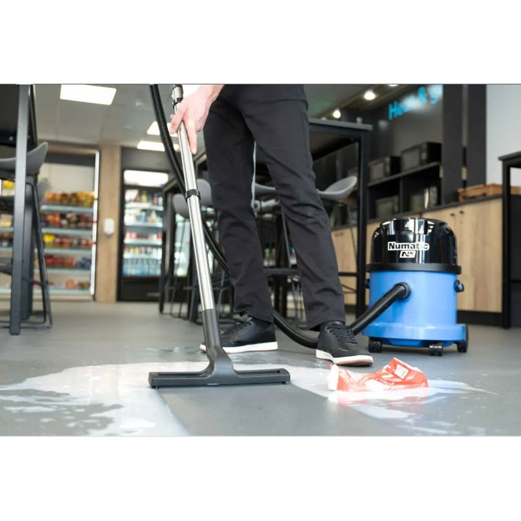 NaceCare WVB 370NX Wet/Dry Battery Vacuum - lifestyle 3