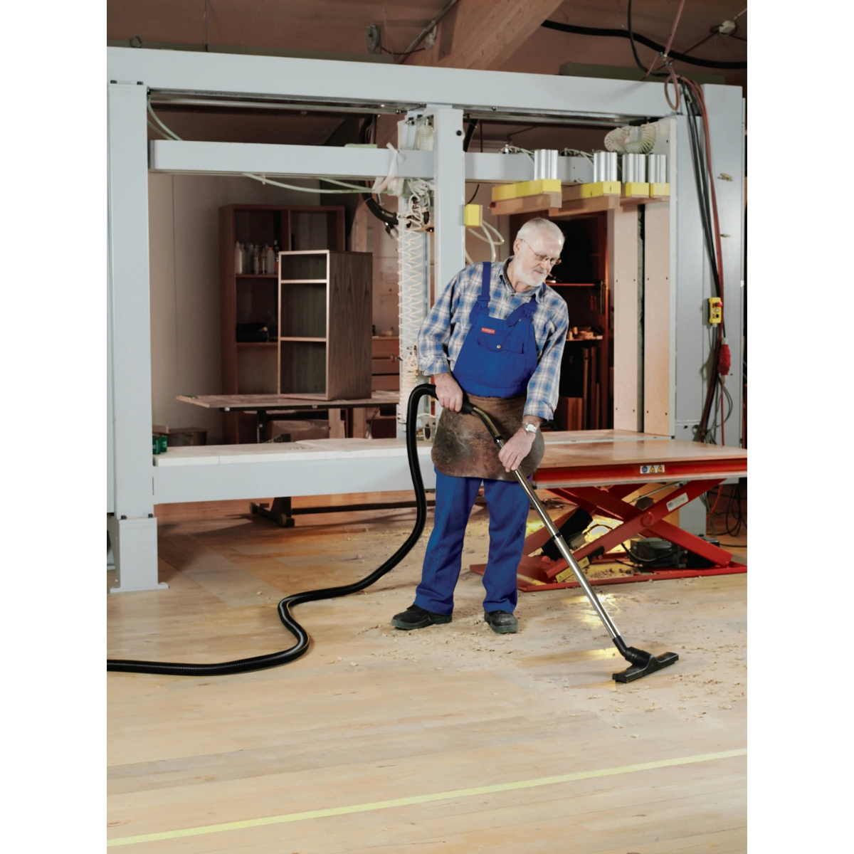 Nilfisk Attix 30 8-Gallon Wet/Dry Canister Industrial Vacuum - Lifestyle 2
