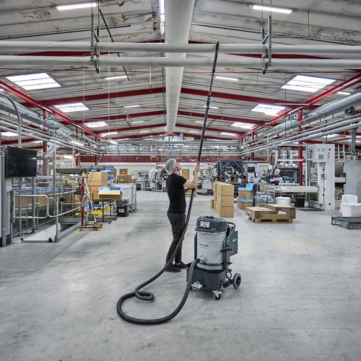 Nilfisk VHB120N Battery-Operated Compact Industrial Vacuum - Lifestyle 3