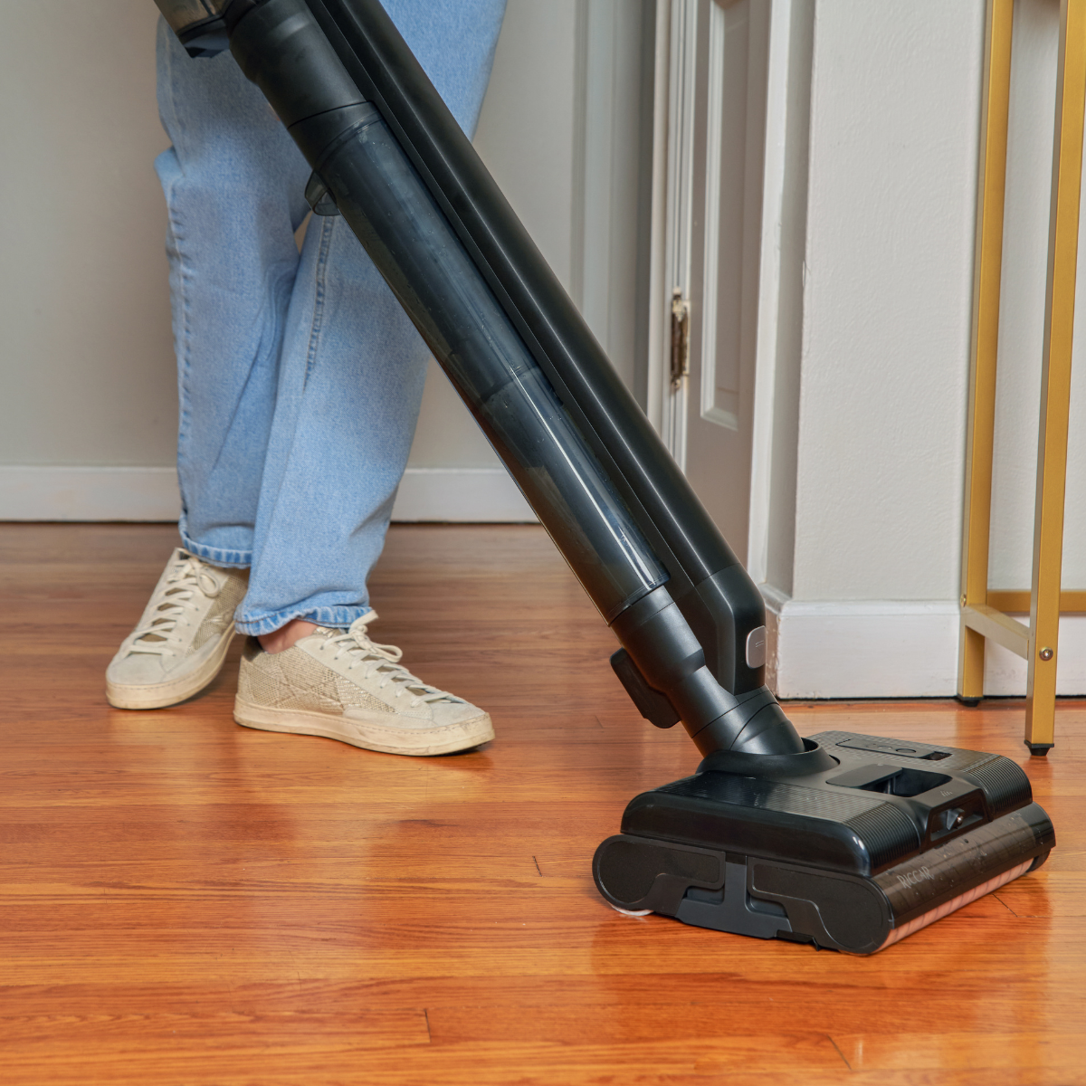 Riccar Multi-Clean Deluxe Smart Mop and Vacuum R70 - Lifestyle 3