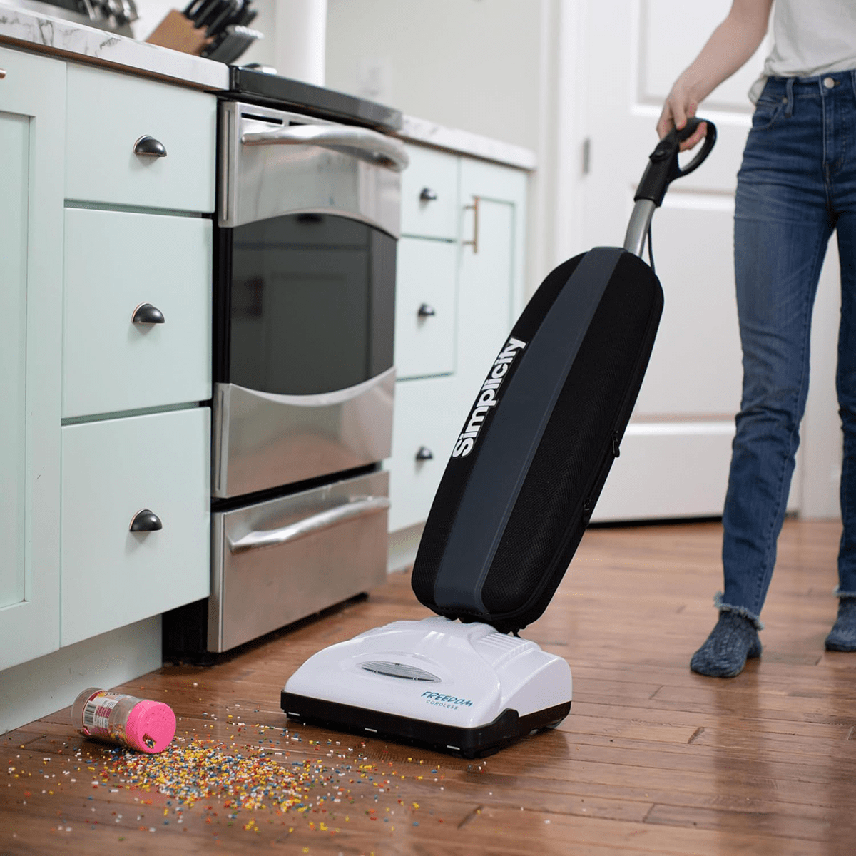 Simplicity Freedom Cordless Upright Vacuum - Lifestyle 2